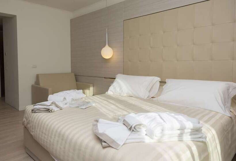 베이직 3인 룸, White Angel