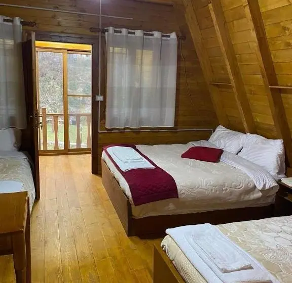Standard Neljän Hengen Huone Parveke, Guesthouse Te Pjerini Selcë Cem