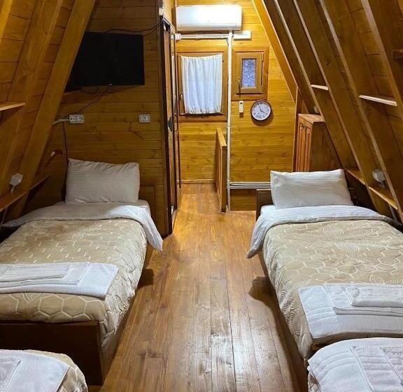 バルコニー付スタンダード４ベッドルーム, Guesthouse Te Pjerini Selcë Cem