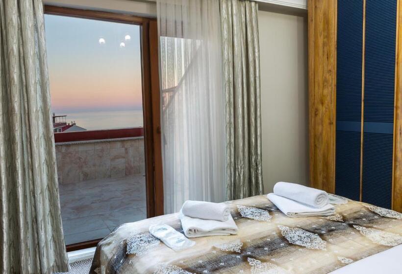 جناح جونيور مزوَّد بتراس, Bikka&asell Suite