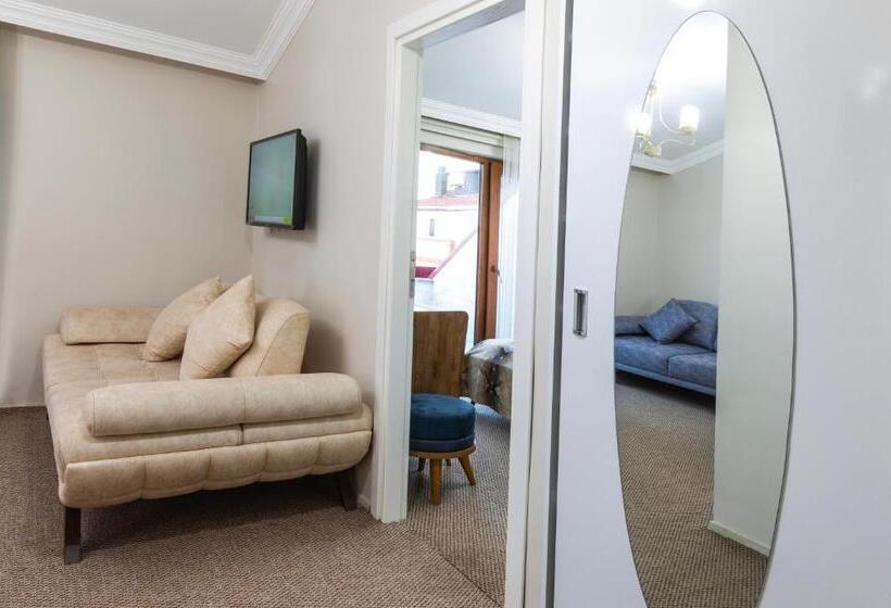 جناح جونيور مزوَّد بتراس, Bikka&asell Suite