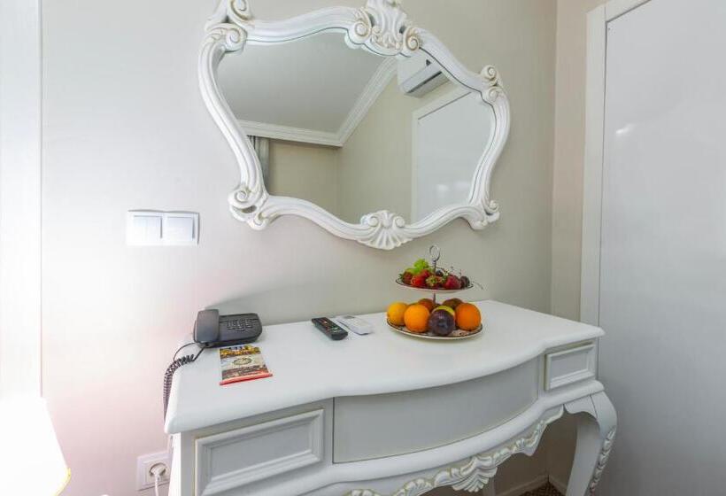 جناح جونيور مزوَّد بتراس, Bikka&asell Suite