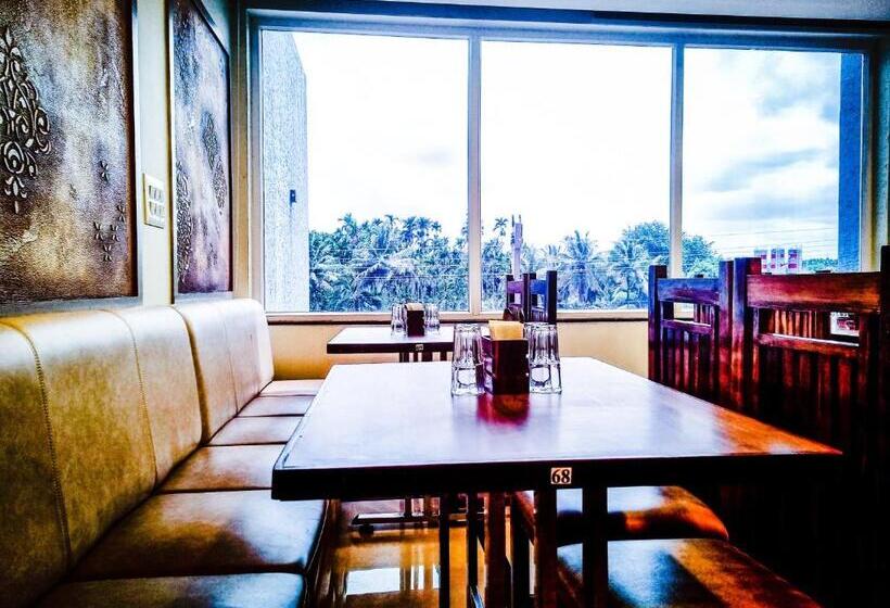 סוויטה, Sadanand S Highway Inn, Tumkur