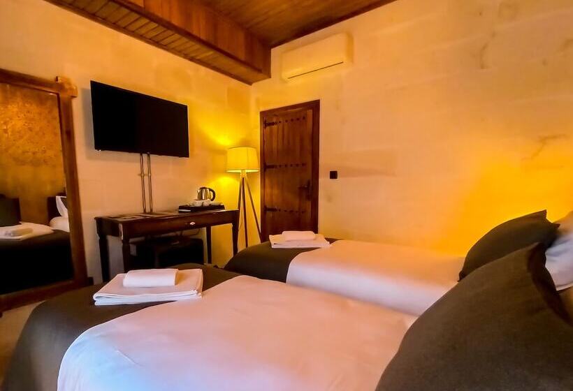 اتاق اکونومی, Reji Boutique