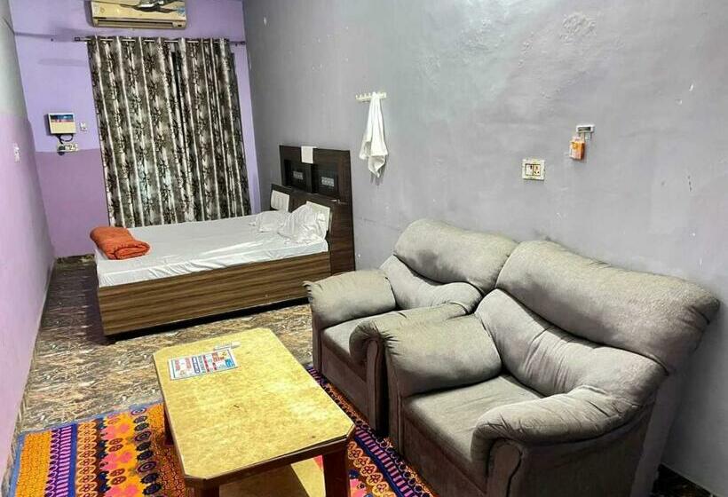 חדר קלאסי לשלושה, Spot On Rock Hotel & Restaurant Kosli