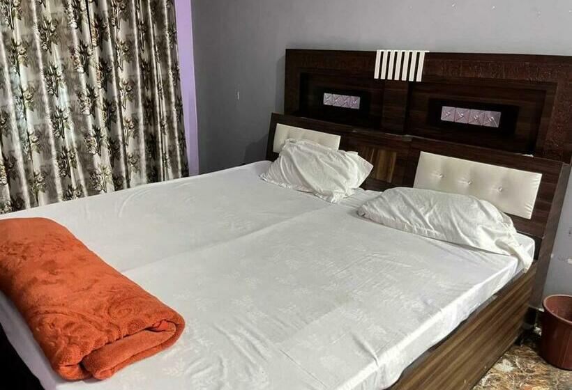 חדר קלאסי לשלושה, Spot On Rock Hotel & Restaurant Kosli