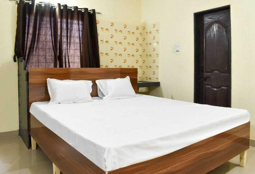 חדר קלאסי לשלושה, Flagship Sai Lodge