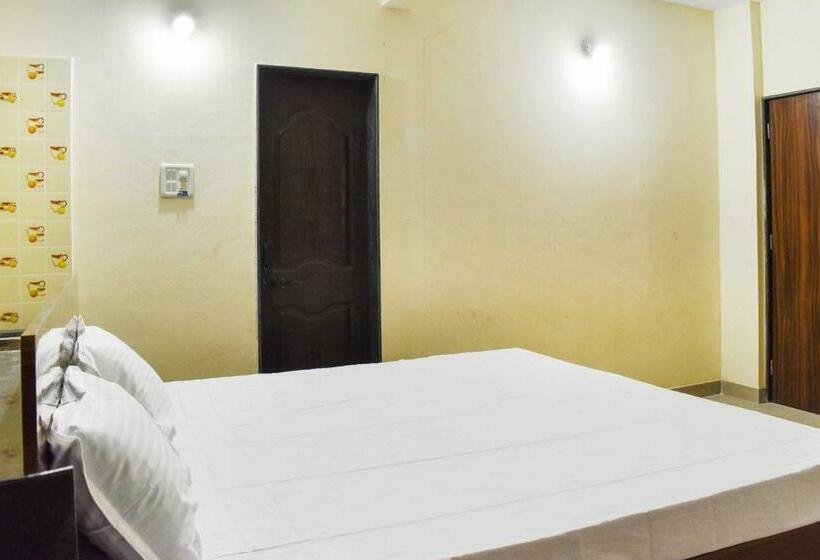 חדר קלאסי לשלושה, Flagship Sai Lodge