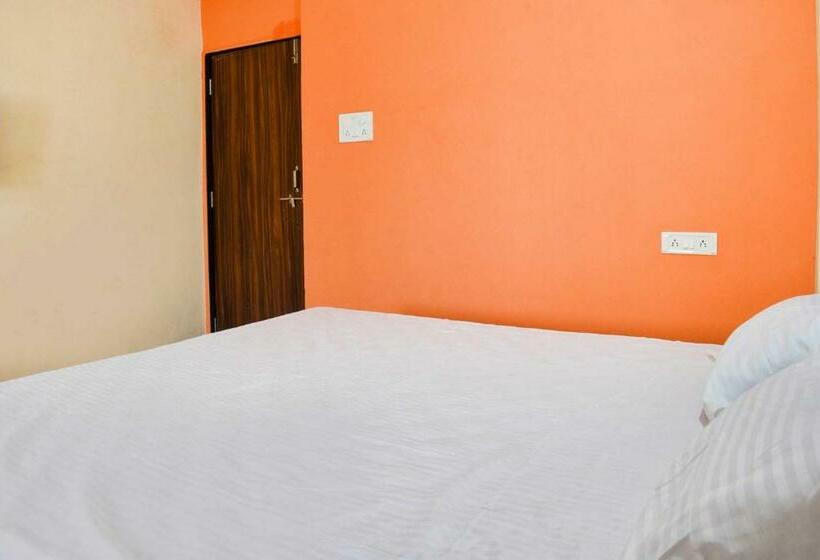 חדר קלאסי לשלושה, Flagship Sai Lodge