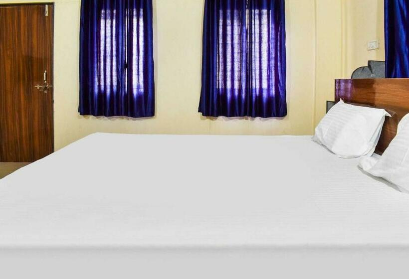 חדר קלאסי לשלושה, Flagship Sai Lodge