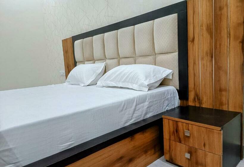 带大床的豪华间, Hare Krishna Ambiance Vbn