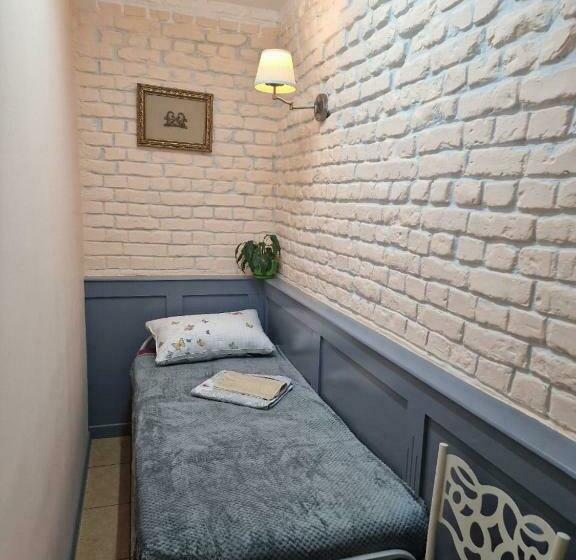 اتاق عادی یک تخته, Hostel № 1
