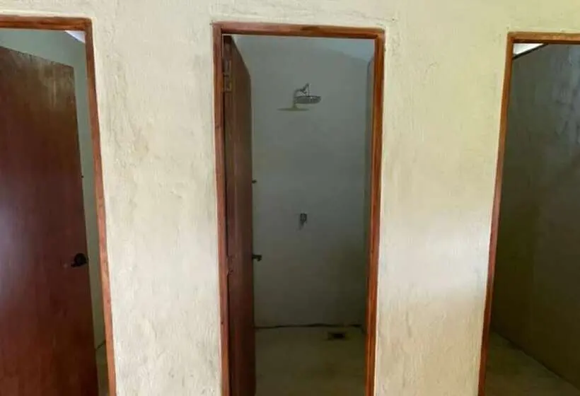 ルームシェアのワンベッド, Makai Beach Hostel