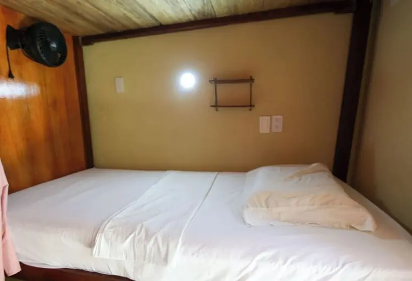 ルームシェアのワンベッド, Makai Beach Hostel