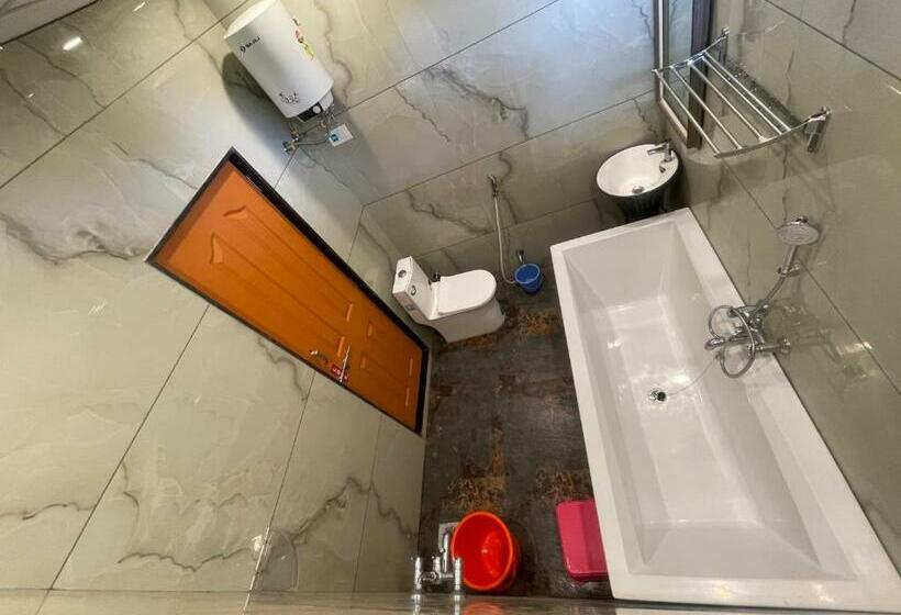 סוויטה עם מרפסת, Natural Resort Panhala