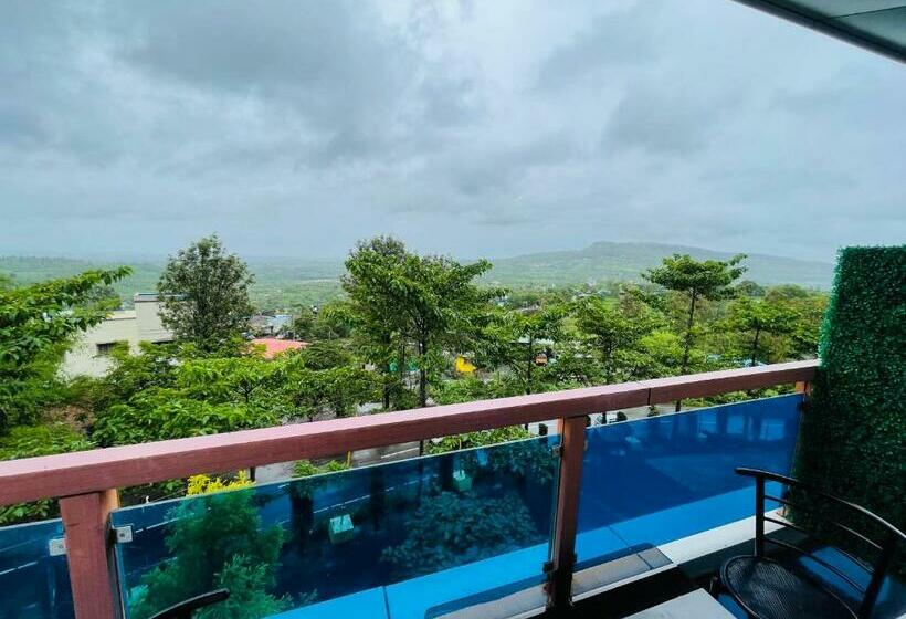 סוויטה עם מרפסת, Natural Resort Panhala