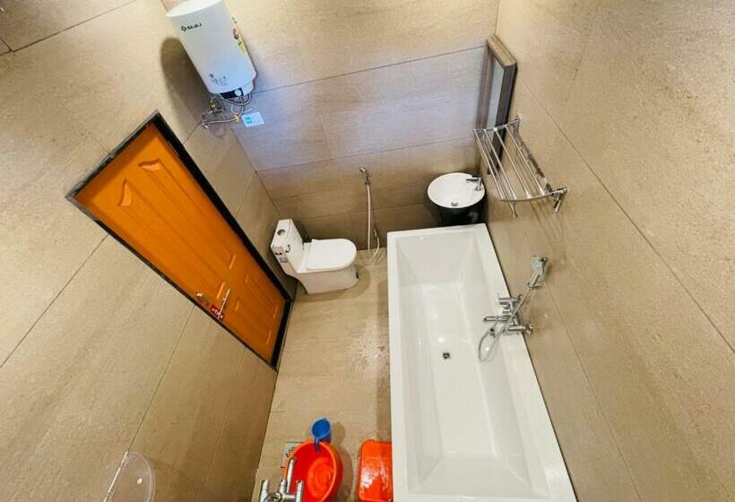 סוויטה עם מרפסת, Natural Resort Panhala