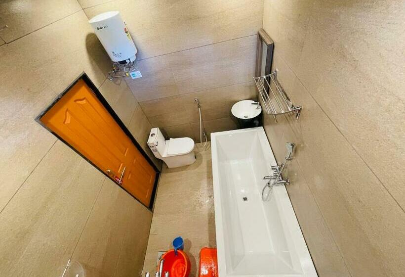 סוויטה עם מרפסת, Natural Resort Panhala