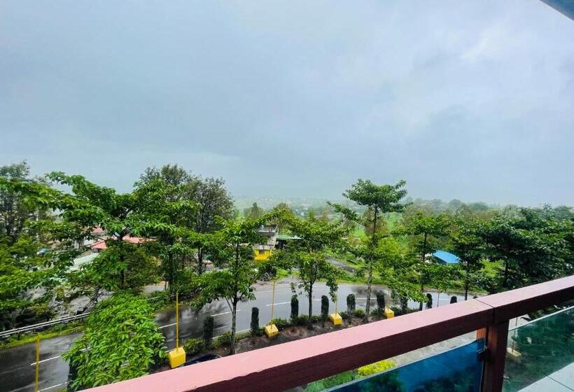 סוויטה עם מרפסת, Natural Resort Panhala