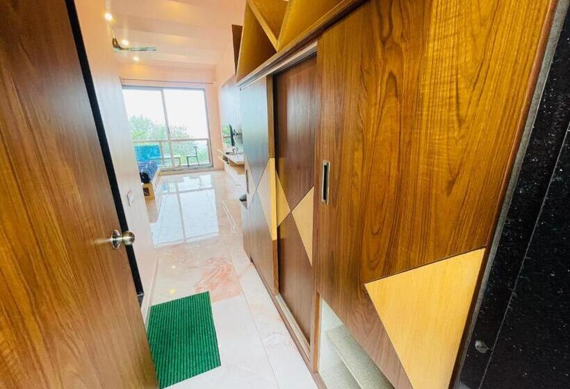 סוויטה עם מרפסת, Natural Resort Panhala