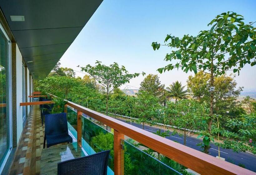 חדר משפחתי, Natural Resort Panhala