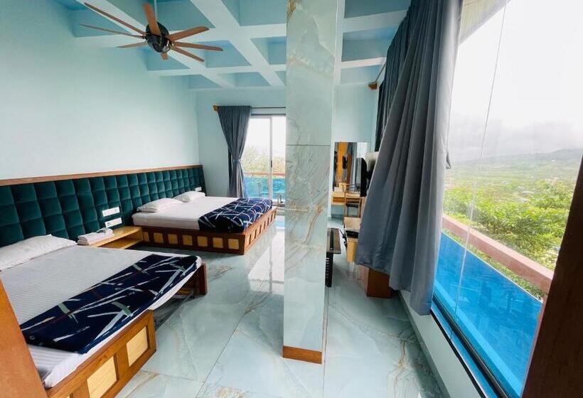 סוויטה עם מרפסת, Natural Resort Panhala