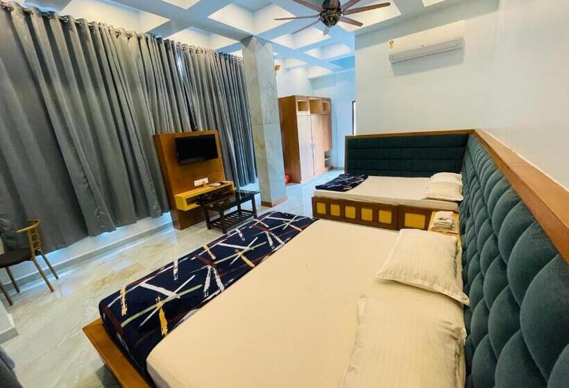 סוויטה עם מרפסת, Natural Resort Panhala