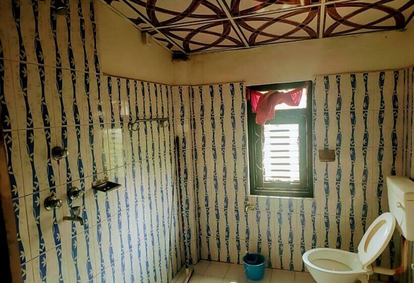 اتاق استاندارد سه نفره, Tharu Lodge