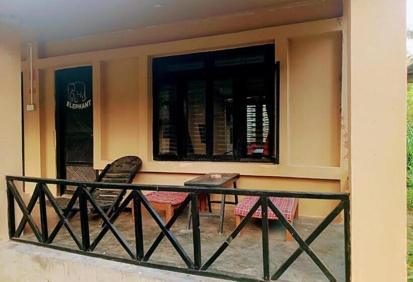 Standard Triple Room with Terrace, Tharu Lodge