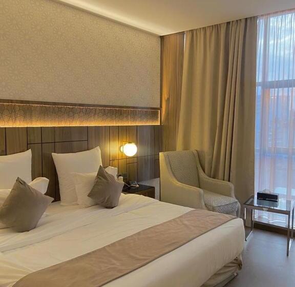 适合残疾人士使用的带超级大床的标准间, فندق سما المدينة