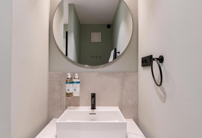 استودیوی استاندارد, Numa L Saga Apartments