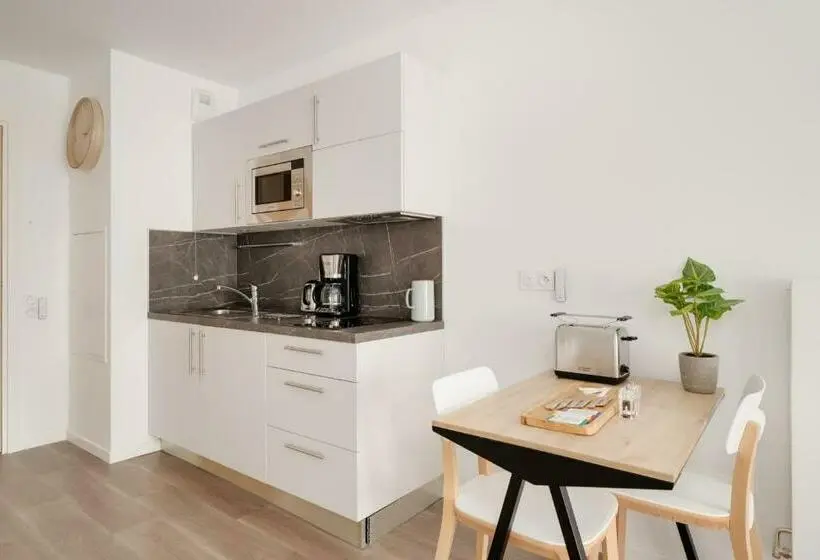 استودیوی استاندارد, Domitys La Cristal In