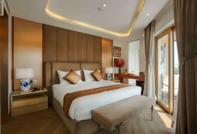 Deluxe Suite King Bed, Ngon Avatar
