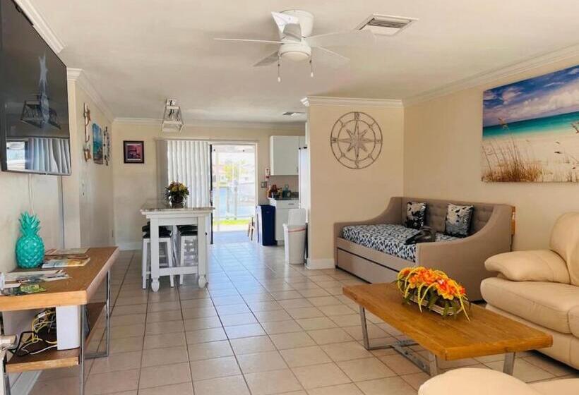 غرفة عائلية, Cheerful Home With Two Bedrooms