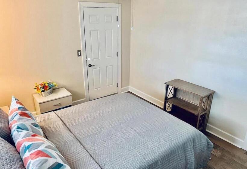 ファミリールーム, Cheerful Home With Two Bedrooms