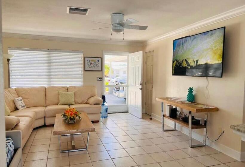 غرفة عائلية, Cheerful Home With Two Bedrooms