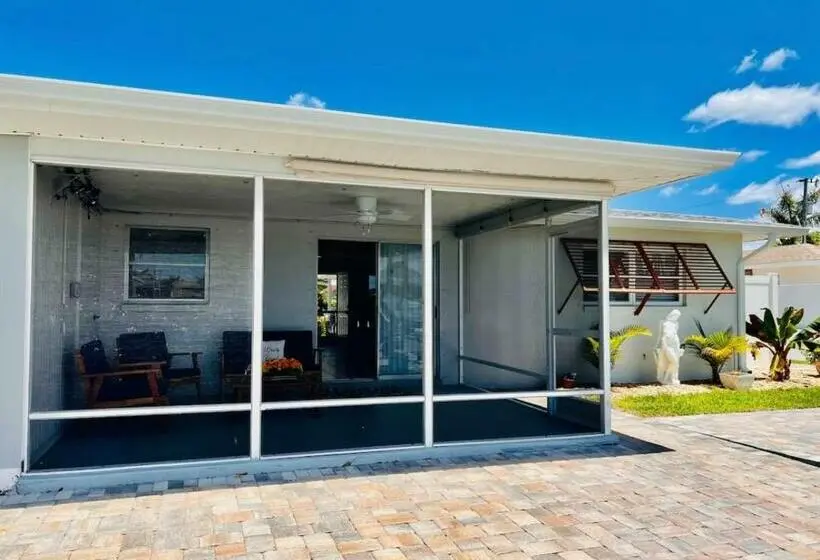 ファミリールーム, Cheerful Home With Two Bedrooms