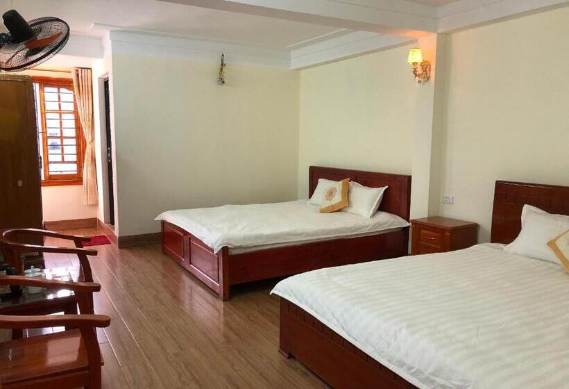 اتاق خانوادگی با چشم‌انداز کوه, Sapa Sunrise Guest House
