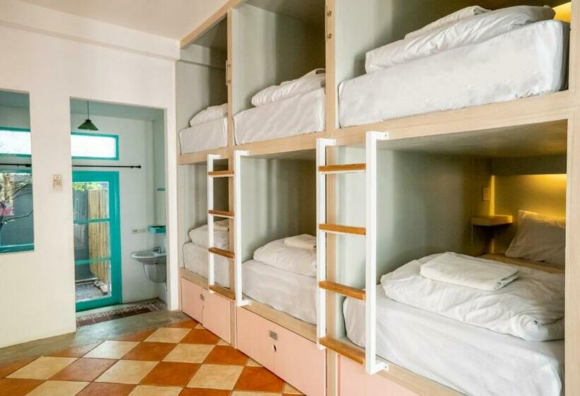 מיטה בחדר משותף, Nomads Ao Nang