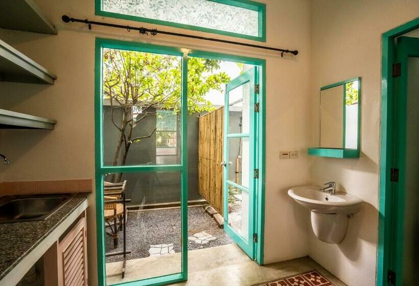 מיטה בחדר משותף, Nomads Ao Nang