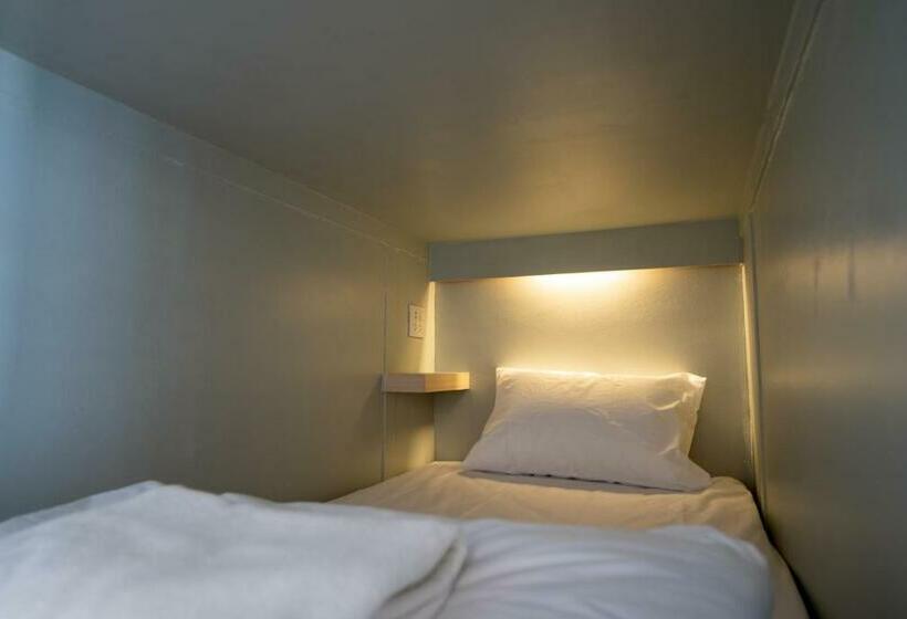 מיטה בחדר משותף, Nomads Ao Nang