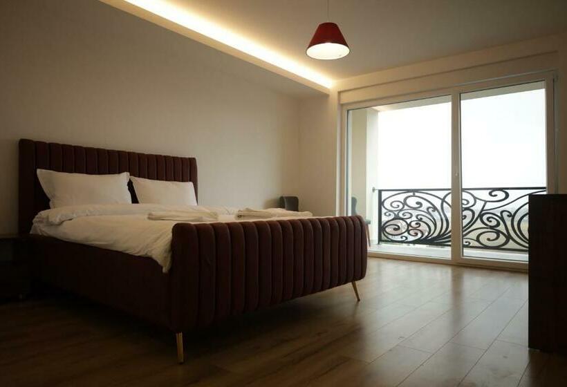 اتاق لوکس با بالکن, Andoena Resort