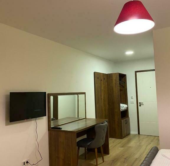 اتاق لوکس با بالکن, Andoena Resort