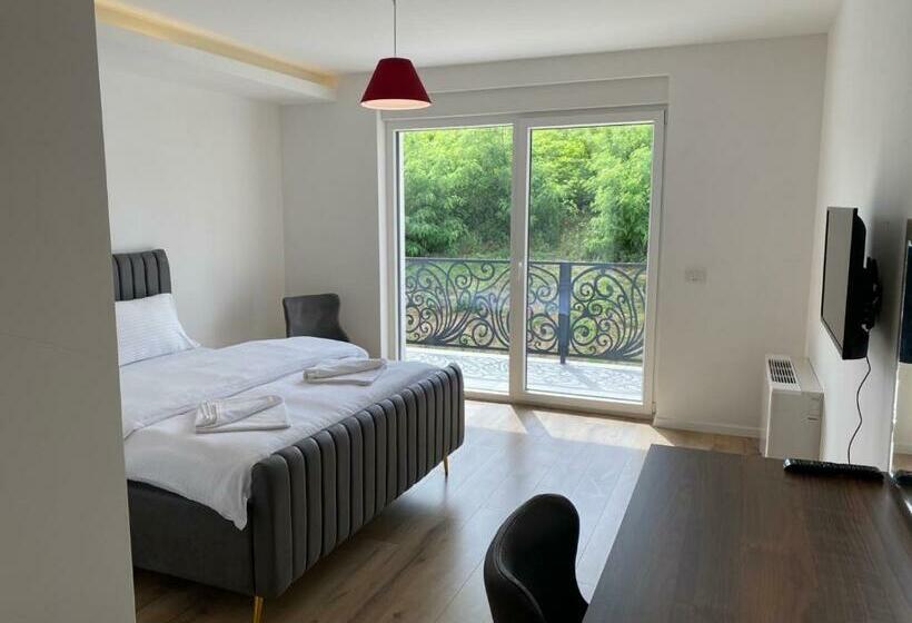 اتاق لوکس با بالکن, Andoena Resort