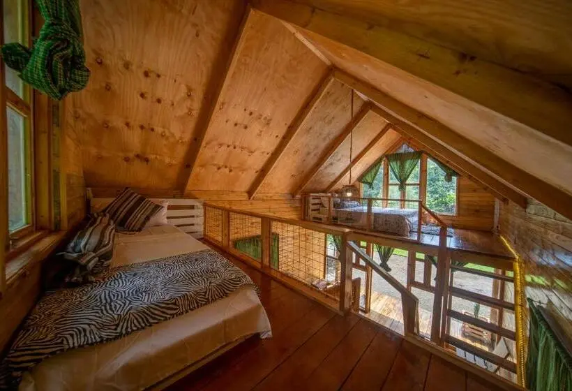 اتاق استاندارد سه نفره, River Off Grid Eco Cabins