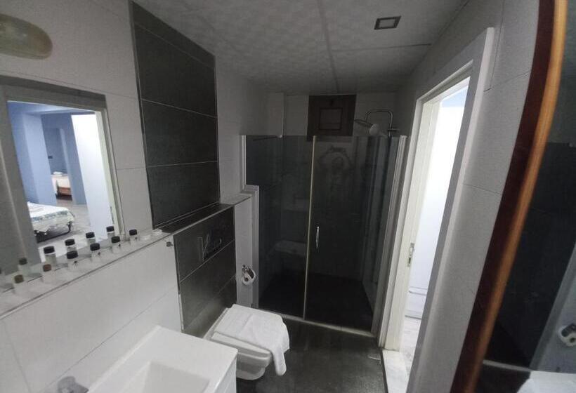 家庭套房, Rastgeleakkumotel