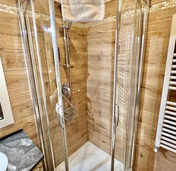 四人标准间, Casa Zeffirino