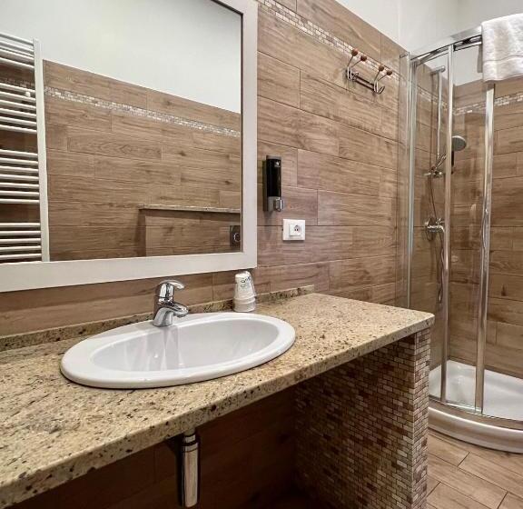 标准三人间, Casa Zeffirino