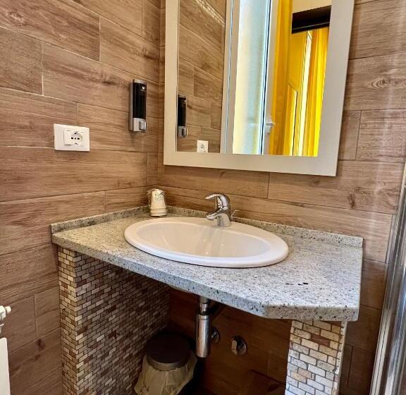 标准三人间, Casa Zeffirino