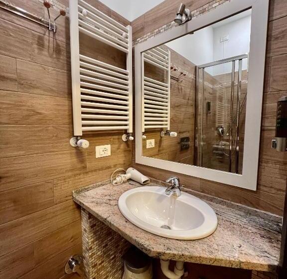 标准单人间, Casa Zeffirino